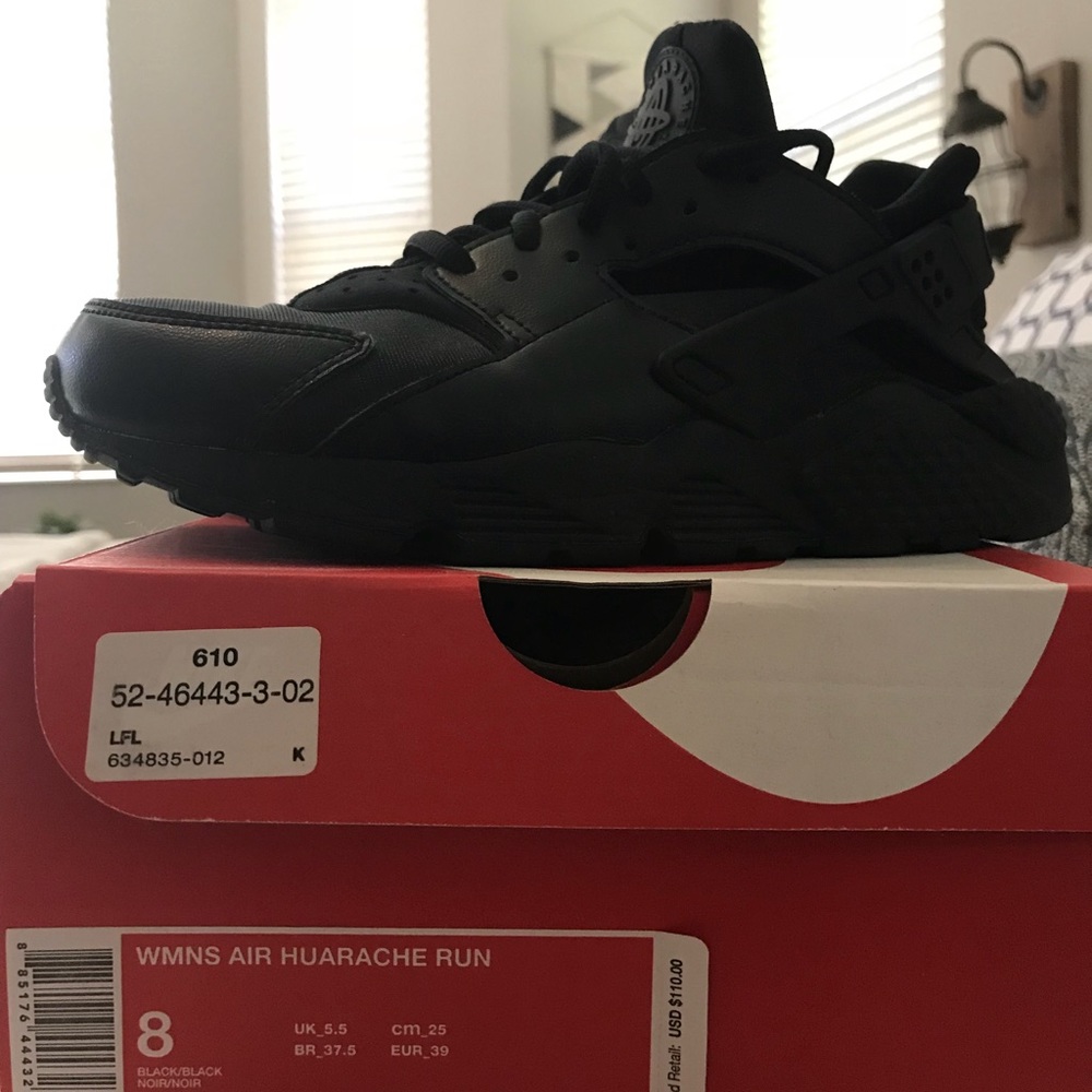 Women’s Air Huarache Run- Excellent condition!